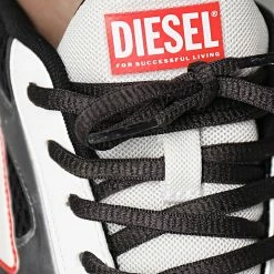 Meilleur prix 👍 Baskets Serendipity Sport Y02868 Bright White Red Alert Jet Black de Diesel 🤩 -Diesel Soldes Magasin diesel 301392 Y02868 P4431 H9020 20220208T162406 03