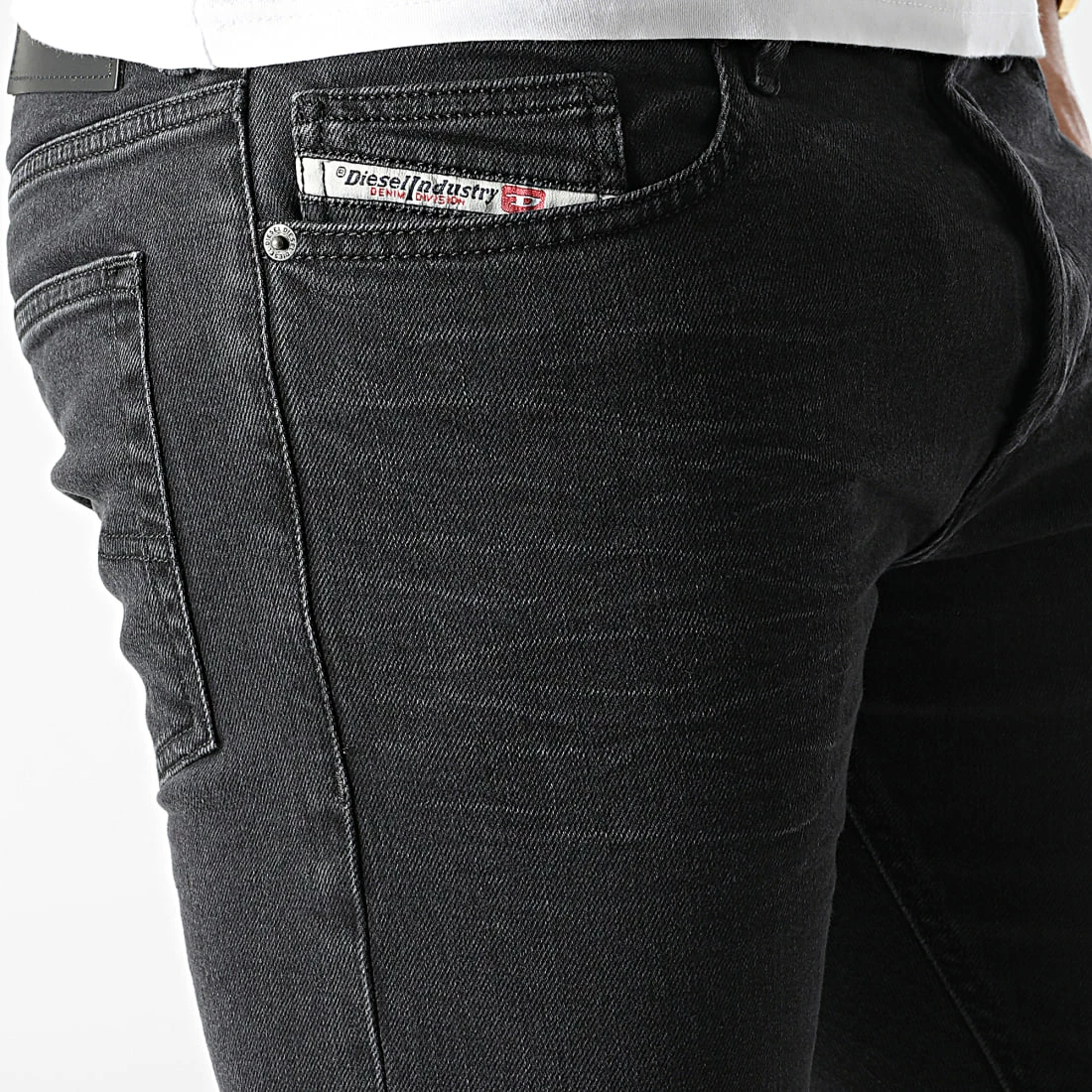 Le moins cher ✔️ Jean Slim Luster 00SID9-0GDAR Noir de Diesel ✨ 4 Le moins cher ✔️ Jean Slim Luster 00SID9-0GDAR Noir de Diesel ✨ – Image 2